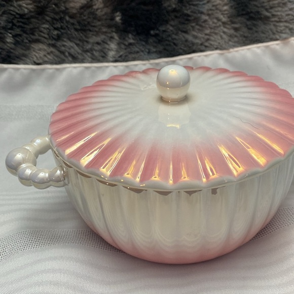 Pink and White Pearl Ceramic Bowl With Lid - Picture 14 of 16
